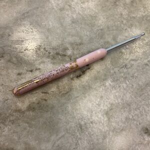 Hand Made 3.5mm Crochet Society Pink Crochet Hook with Gold Accents
